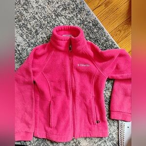 Columbia long sleeves sweatshirt.